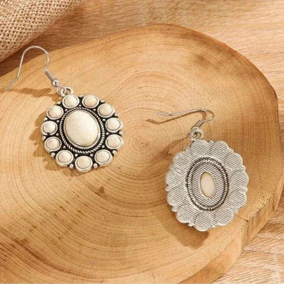 Marbled Ivory Bohemian Earrings - Picture 4 of 4